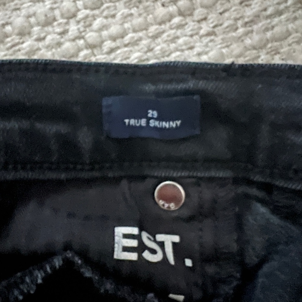 Gap True Skinny jeans in black - size 29